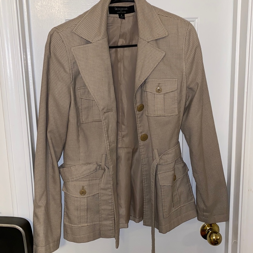 Signature by Larry Levine Tan and white Jacket